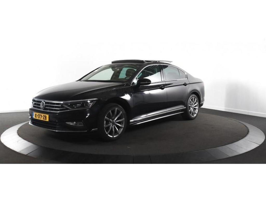 VOLKSWAGEN PASSAT 1.5 TSI R-Line Business +