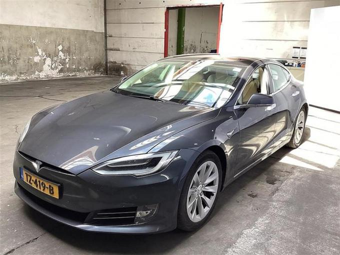 Tesla Model S 75D Base