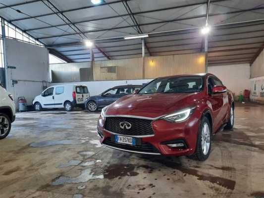 INFINITI Q30 2015 BERLINA 1.5D (80 KW) 7DCT FWD BUSINESS