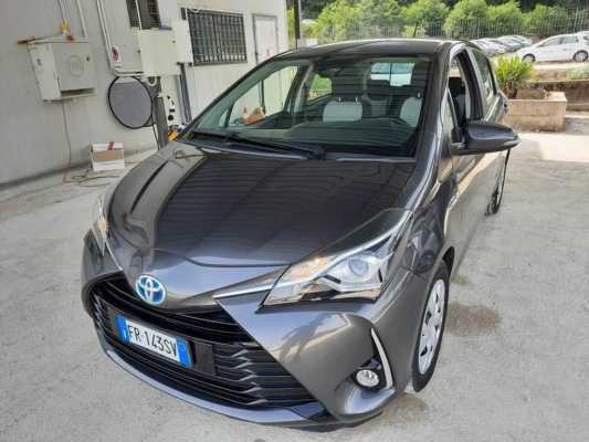TOYOTA YARIS / 2017 / 5P / BERLINA 1.5 HYBRID BUSINESS