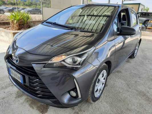 TOYOTA YARIS / 2017 / 5P / BERLINA 1.5 HYBRID BUSINESS