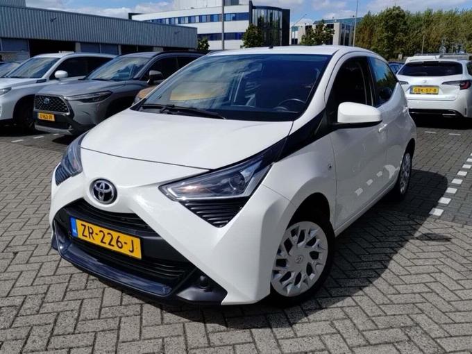 TOYOTA Aygo 1.0 VVT-i x-play limited