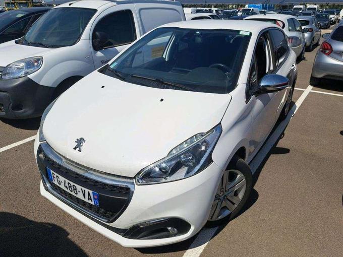 Peugeot 208 1.2 PURETECH 110 S&amp;S ALLURE BUS