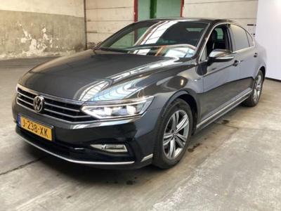 VOLKSWAGEN PASSAT 1.5 TSI R-Line Business +