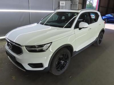 Volvo XC40  Momentum 2WD 2.0  110KW  AT8  E6dT