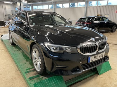 BMW Series 3 330e xDrive Sport Line 292hk Drag