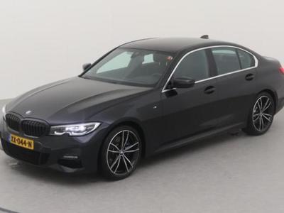 BMW 3-serie 330i 258pk High Executive Model M Sport Parking Assistant Leder