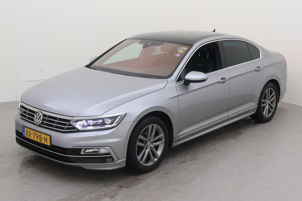 VOLKSWAGEN PASSAT 1.5 TSI 150pk DSG Highl. Bus.Style Multimedia Executive Adv. R-L