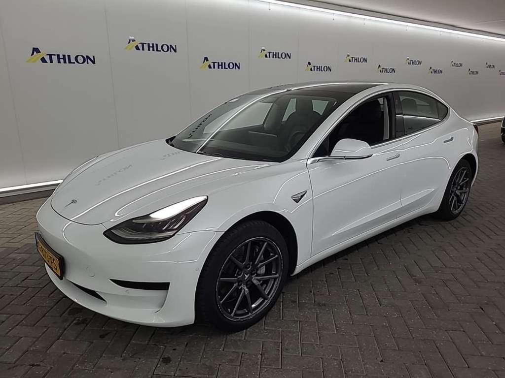 Tesla Model 3 Standard Range Plus RWD 4D 211kW