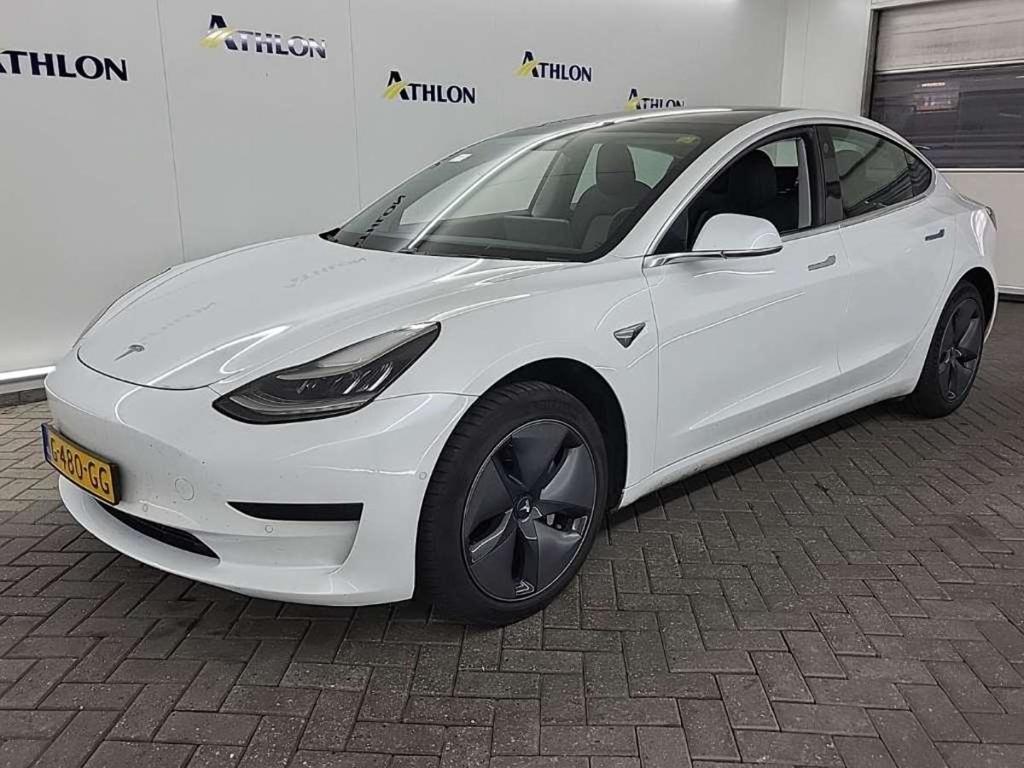 Tesla Model 3 Standard Range Plus RWD 4D 211kW