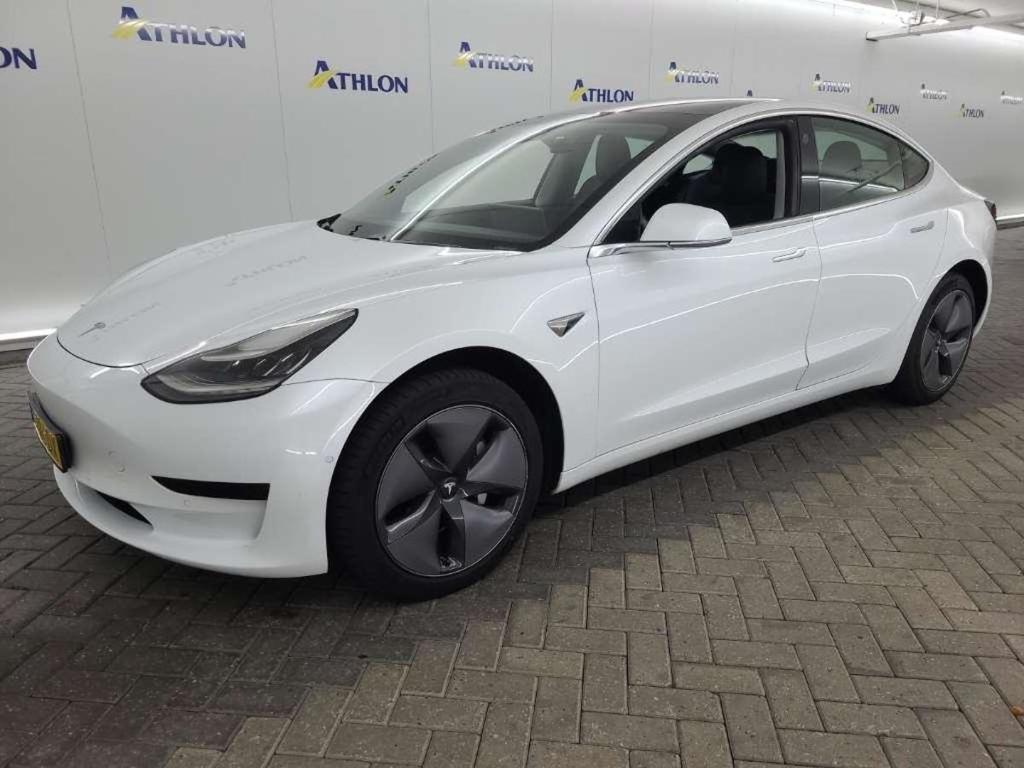 Tesla Model 3 Standard Range Plus RWD 4D 211kW