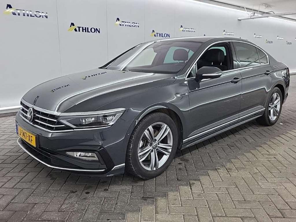 Volkswagen Passat 2.0 TSI Elegance Business R 7-DSG 4D 140kW