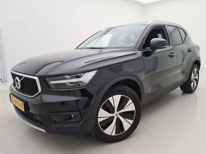 VOLVO XC40 2.0 T4 Momentum Pro AUT