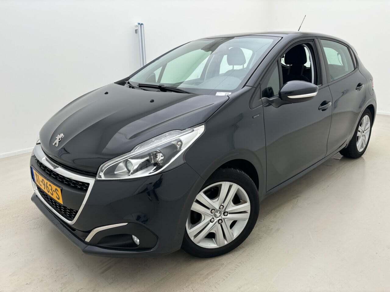 PEUGEOT 208 1.2 PureTech Signature