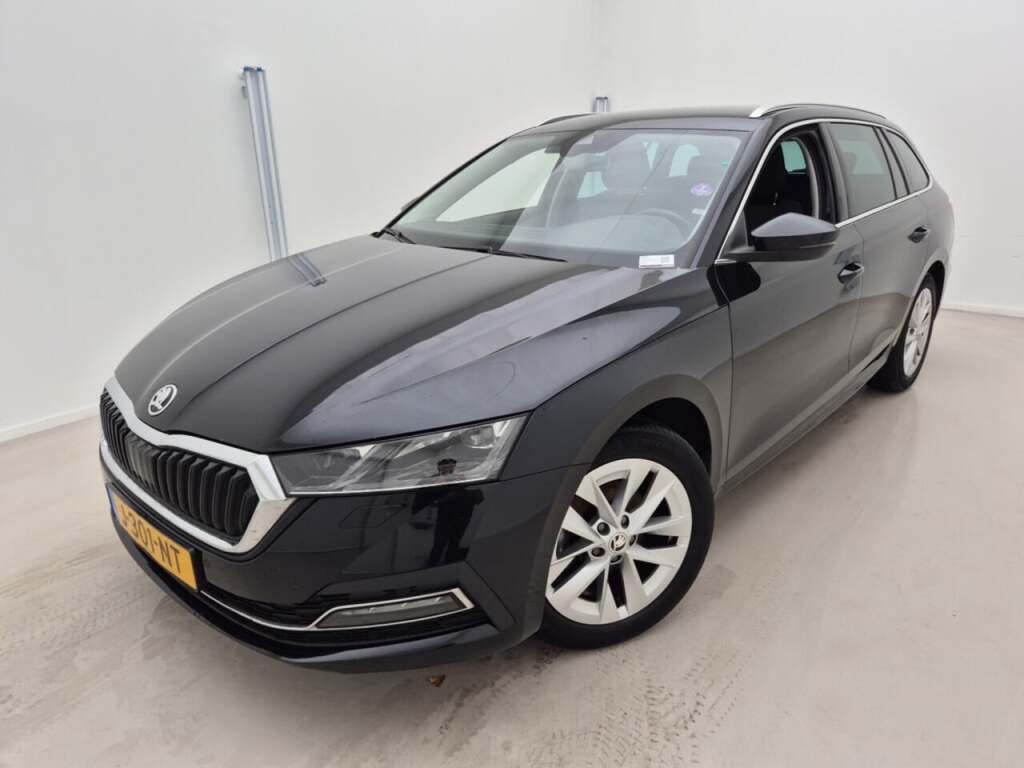 SKODA Octavia Combi 1.5 TSI First Edition