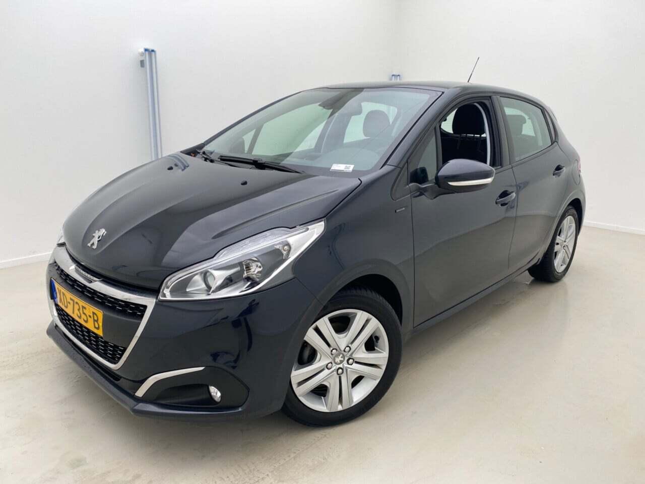 PEUGEOT 208 1.2 PureTech Signature