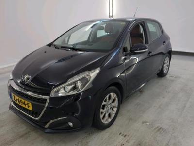 PEUGEOT 208 11-18 Peugeot 208 Signature 1.2 PureTech 11..