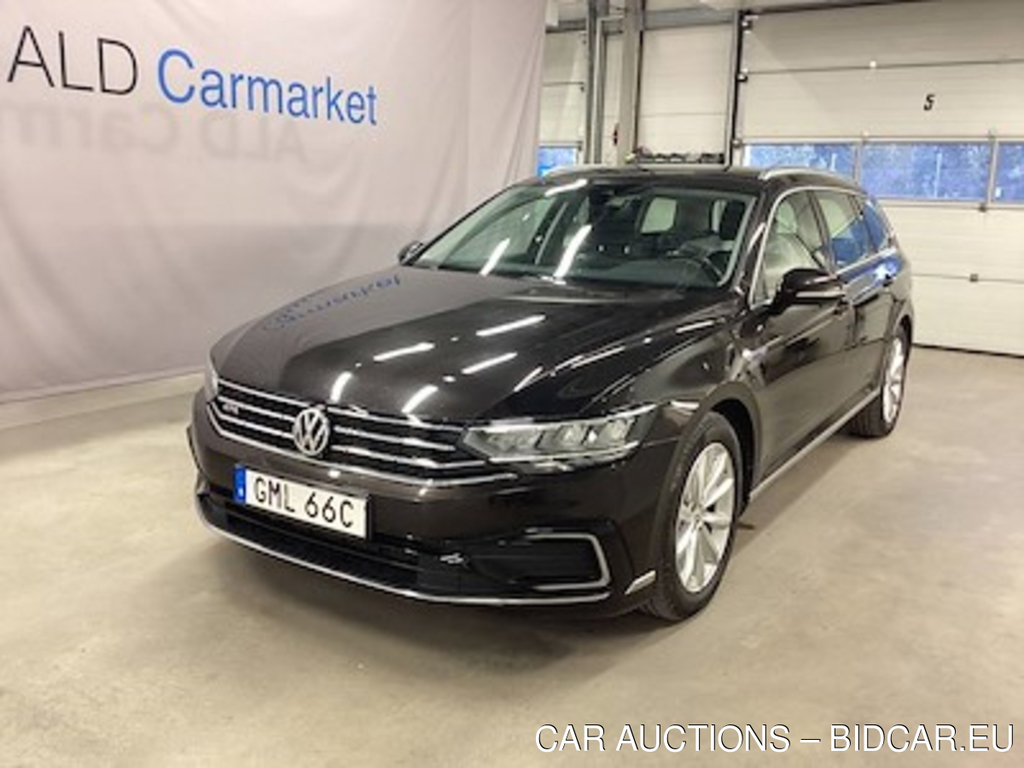 Volkswagen Passat 1.4 GTE Plug-In (AUT, Skinn/Alactara, Drag, P-Sensorer, Adp.F-Hallare, Lane-Assist, 218HK)