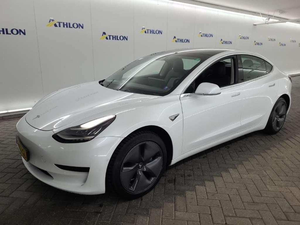 Tesla Model 3 Standard Range Plus RWD 4D 211kW