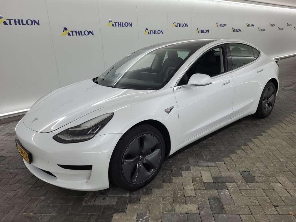 Tesla Model 3 Standard Range Plus RWD 4D 211kW