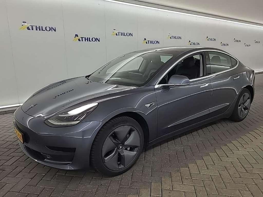 Tesla Model 3 Standard Range Plus RWD 4D 211kW