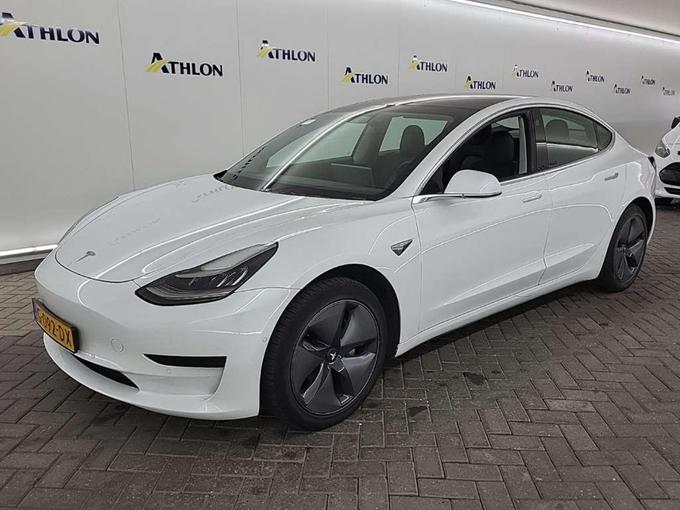 Tesla Model 3 Standard Range Plus RWD 4D 211kW