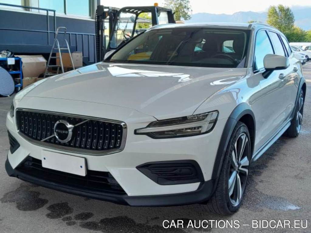 VOLVO V60 CROSS COUNTRY / 2018 / 5P / STATION WAGON D4 AWD GEARTR. CROSS COUNTRY PRO