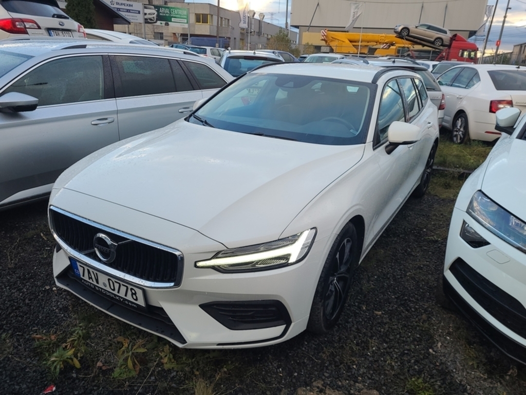 Volvo V60 Cross Country (2018) V60 D3 Momentum AT