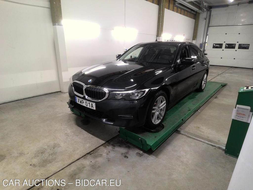 BMW 330e Connected Aut.