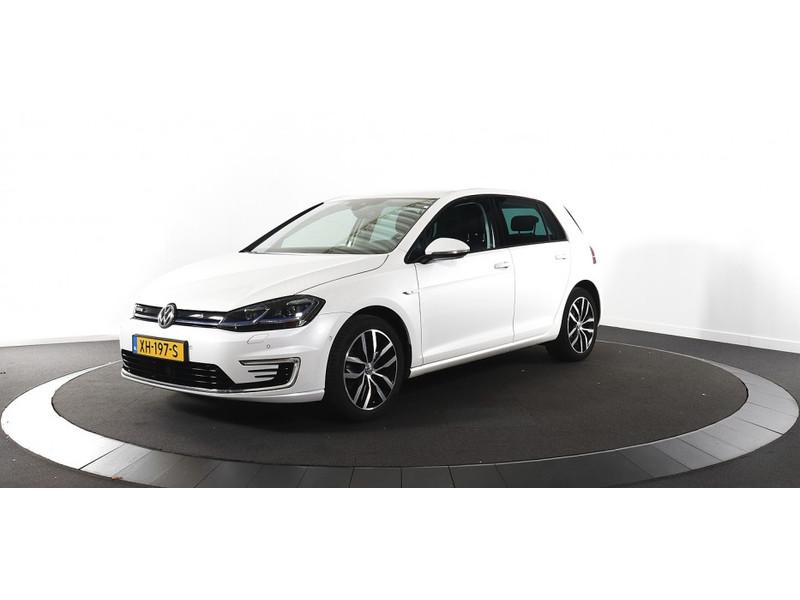 VOLKSWAGEN e-Golf e-Golf