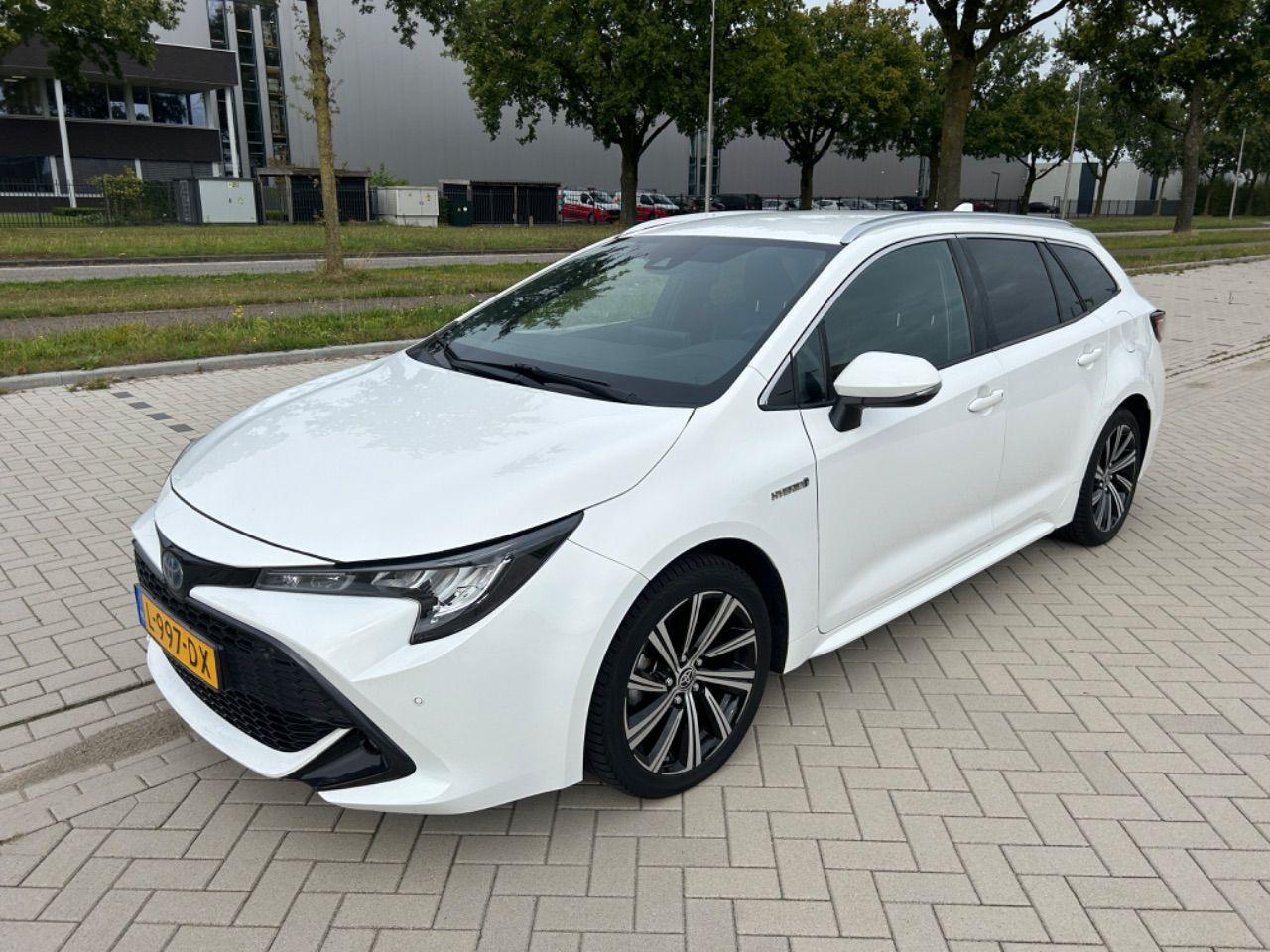 TOYOTA Corolla Touring Sports 2.0 Hybrid Business Plus