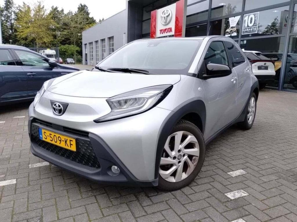 Toyota Aygo X 1.0 VVT-i MT first