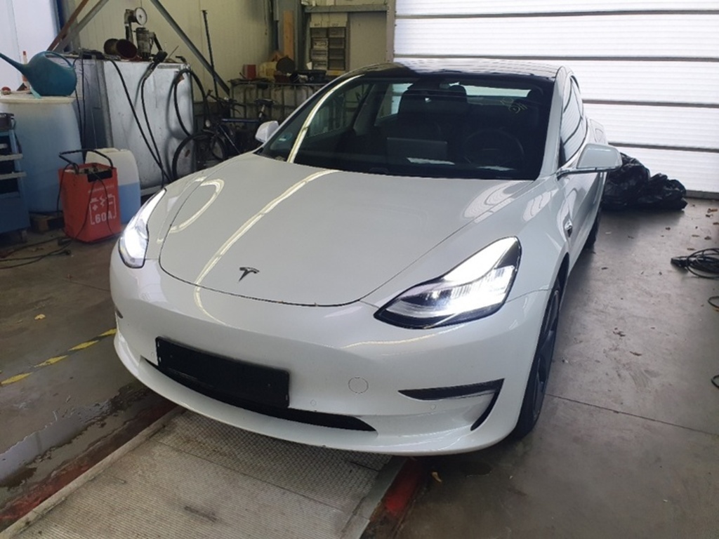 Tesla Model 3 Langstreckenbatterie - Allradantrieb mit