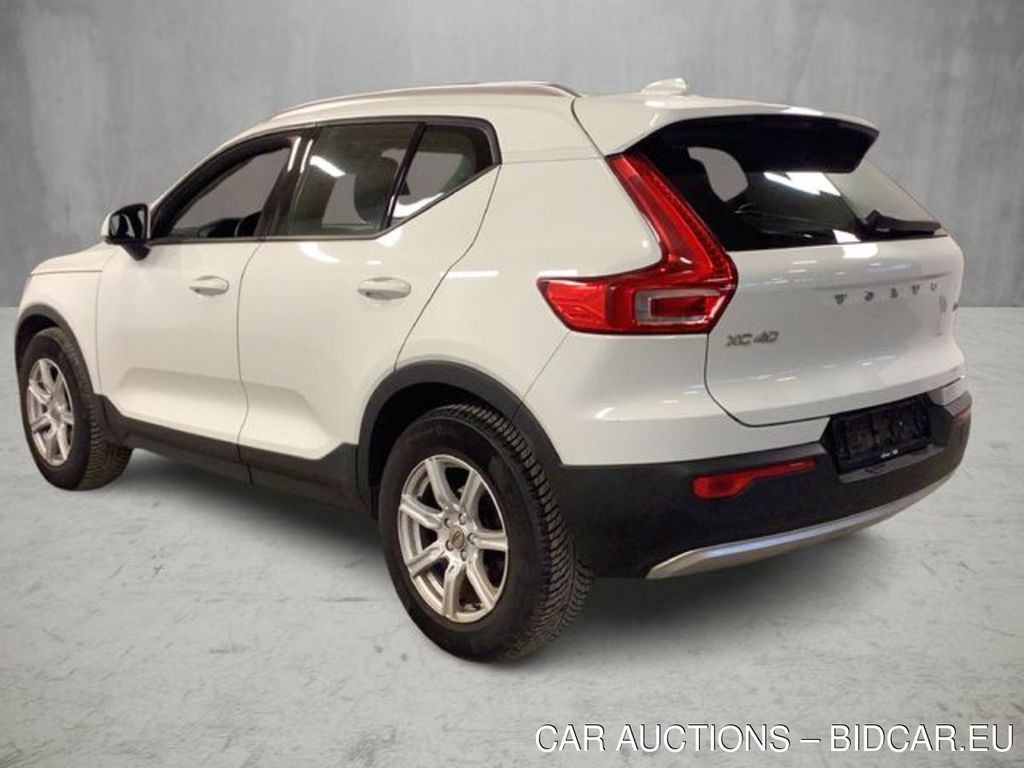 Volvo XC40 2.0 D3 MOMENTUM VBL AUTO 5d