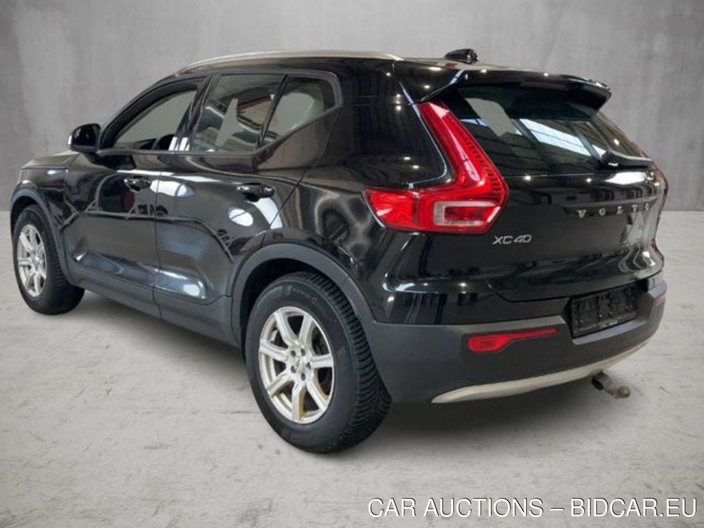 Volvo XC40 2.0 D3 MOMENTUM VBL AUTO 5d