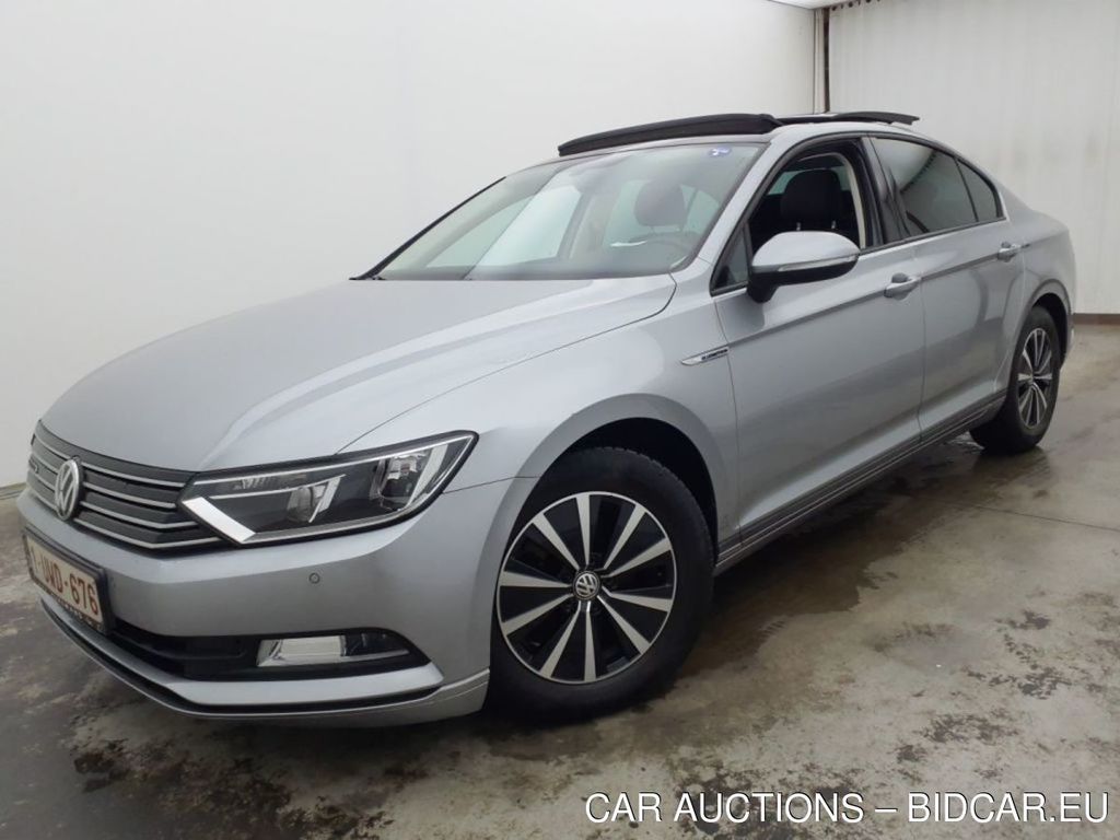 Volkswagen Passat 1.6 TDI SCR Trendline Bluemotion 4d