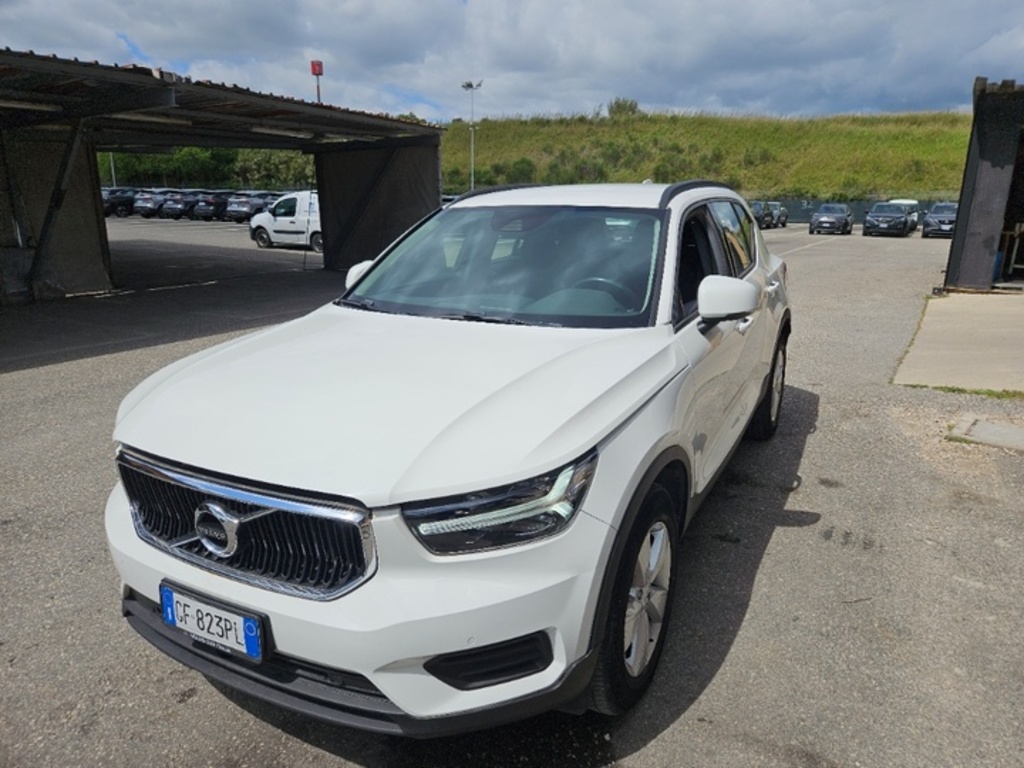 Volvo XC40 T2 automatico Momentum Core