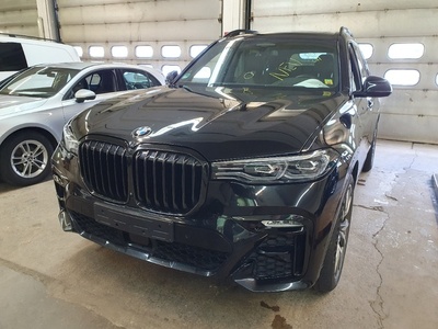 BMW X7 M50i