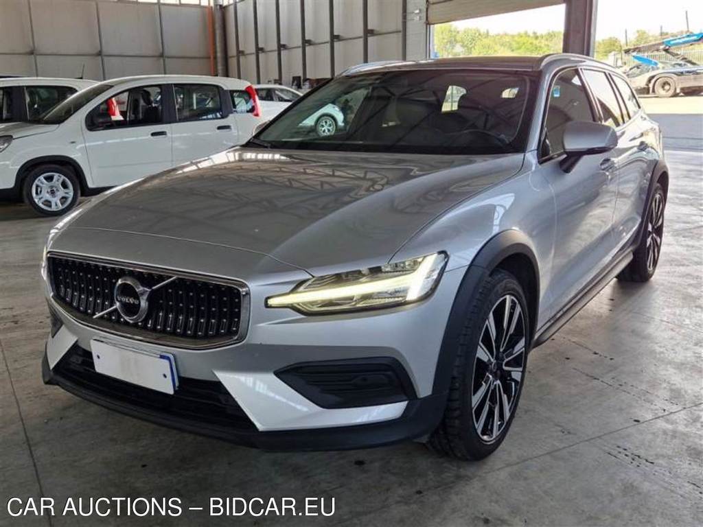 VOLVO V60 CROSS COUNTRY / 2018 / 5P / STATION WAGON D4 AWD GEARTR. CR. COUNTRY BUSINESS PLUS