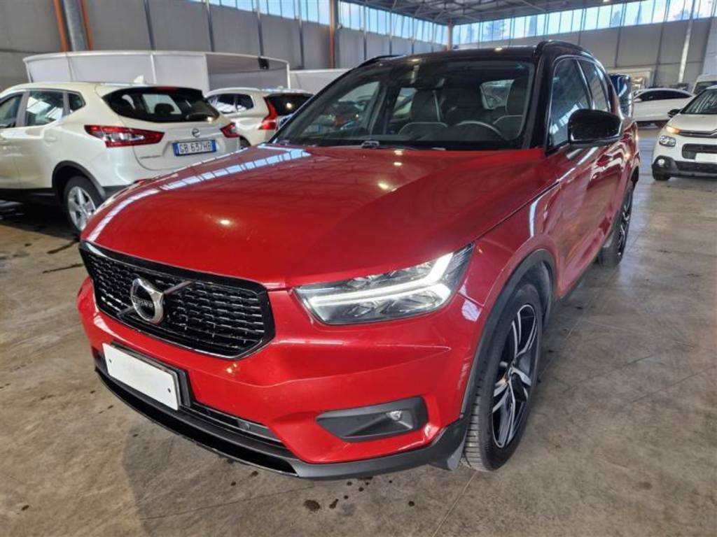 VOLVO XC40 / 2017 / 5P / SUV T3 GEARTRONIC R-DESIGN MY21