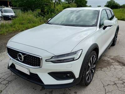 VOLVO V60 CROSS COUNTRY / 2018 / 5P / STATION WAGON D4 AWD GEARTR. CR. COUNTRY BUSINESS PLUS