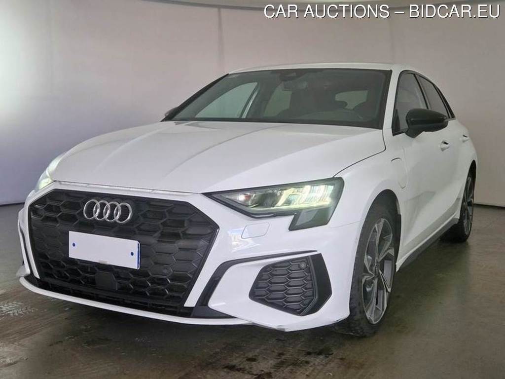 AUDI A3 / 2020 / 5P / BERLINA 45 TFSI E S TRONIC S LINE EDITION S.BACK