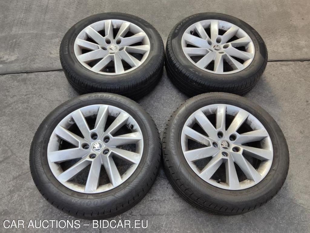 SKODA Superb Combi 2.0 TDI DSG Style 5d 110kW