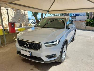 VOLVO XC40 / 2017 / 5P / SUV T2 MOMENTUM PRO