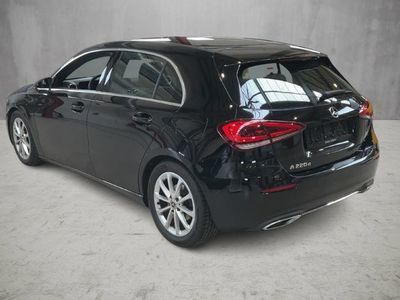 Mercedes-Benz A-Klasse 2.0 A 220 D Business DCT 5d