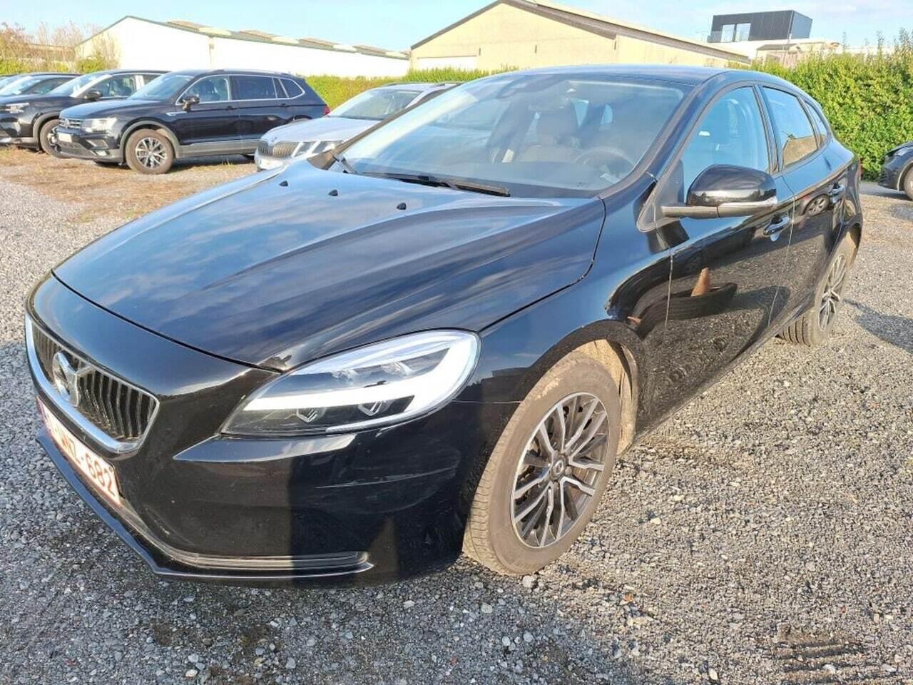 VOLVO V40 2.0 D2 Black Edition