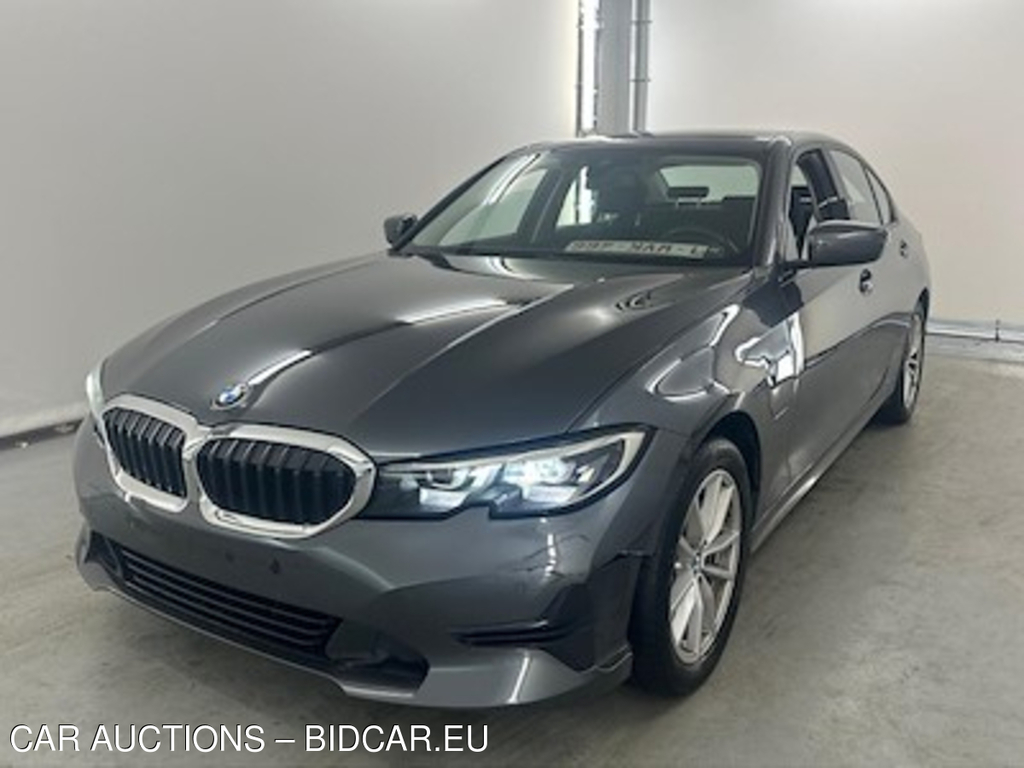 BMW 3 - 2019 330eA PHEV
