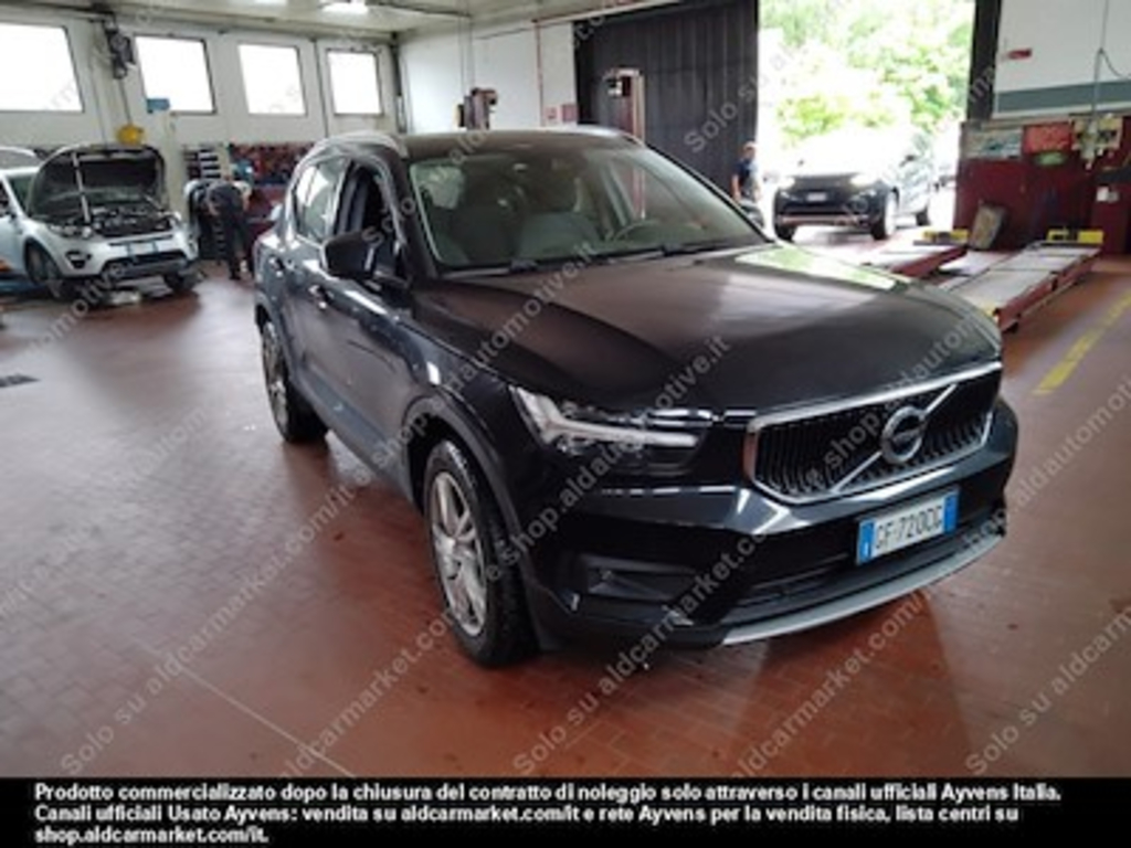 Volvo xc40 T2 automatico momentum pro -