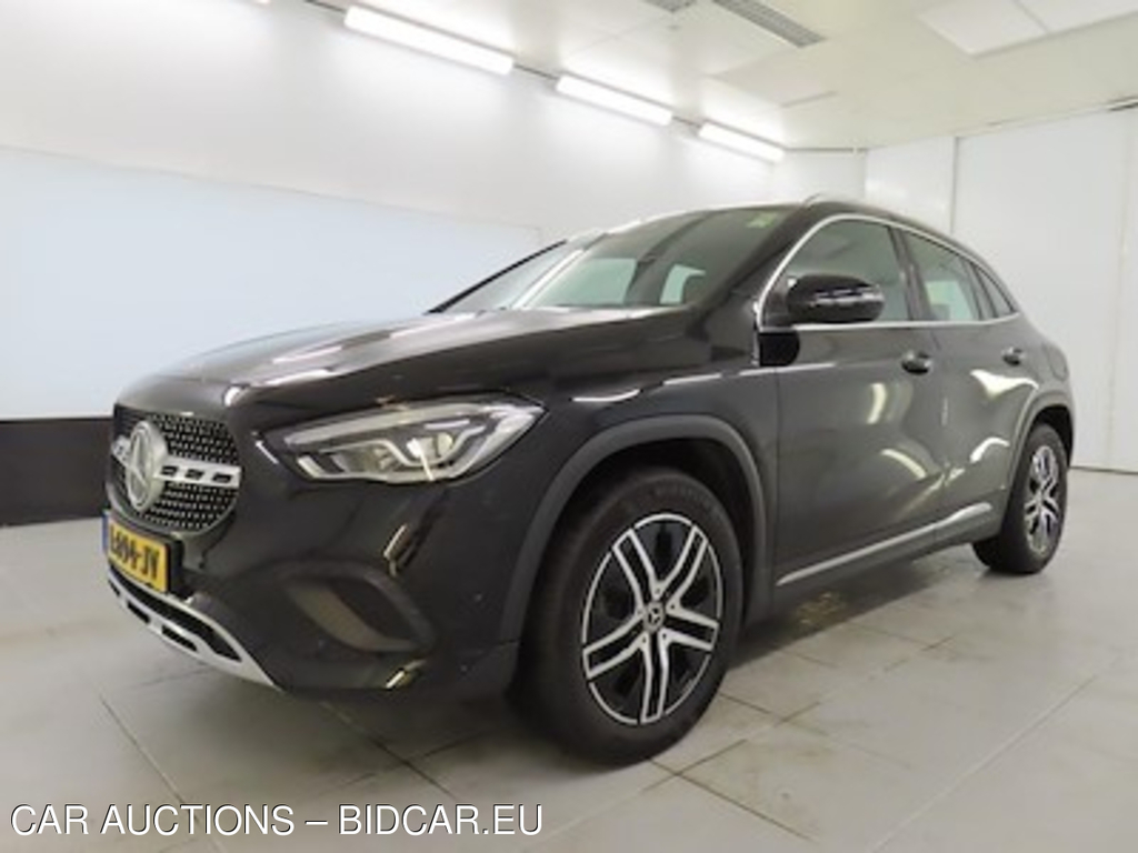 Mercedes-Benz GLA GLA 180 DCT Business Solution Luxury 5d