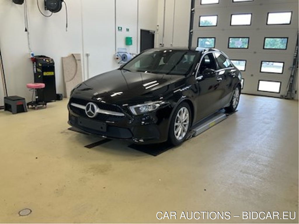 Mercedes-Benz Benz A 200 DCT Business Sedan 163hk benzin UA!,